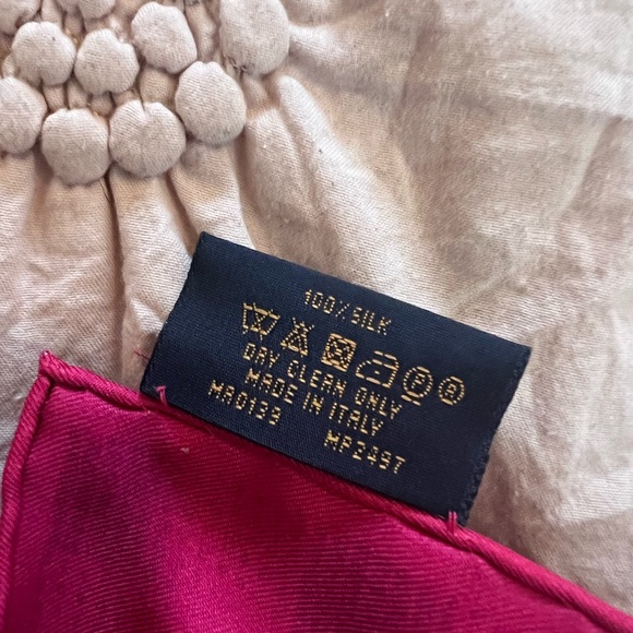 Authentic 100 % Silk Large Louis Vuitton Scarf - Picture 6 of 6